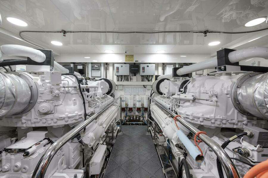 2017 Ocean Alexander 85