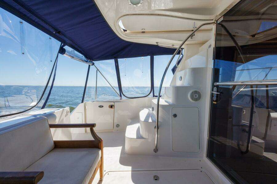 2006 52 Sea Ray Sedan Bridge Zoe Grace Deck (3)