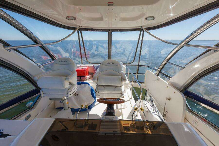 2006 52 Sea Ray Sedan Bridge Zoe Grace Flybridge (4)