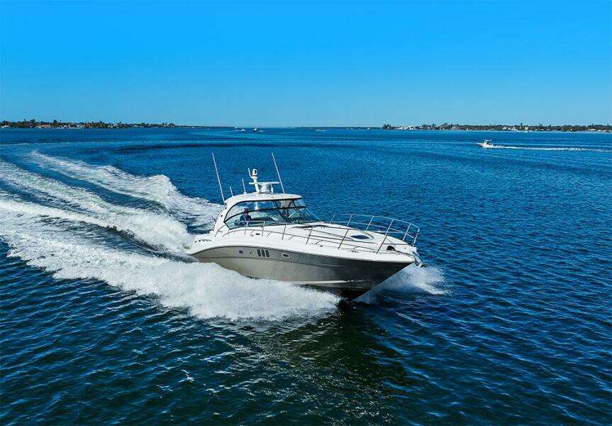 2006 Sea Ray 44 Sundancer underway