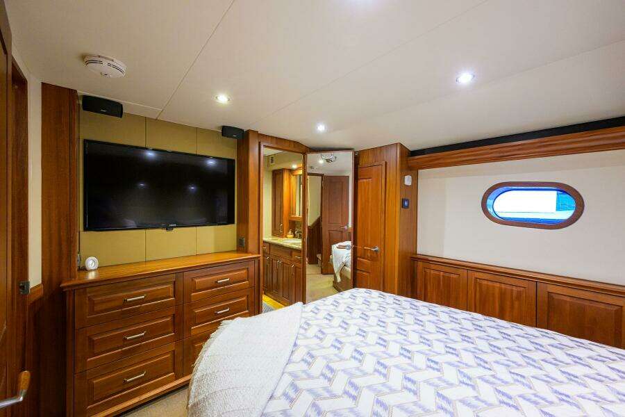 Hatteras 63 Reelin N Dealin - Interior Master Stateroom