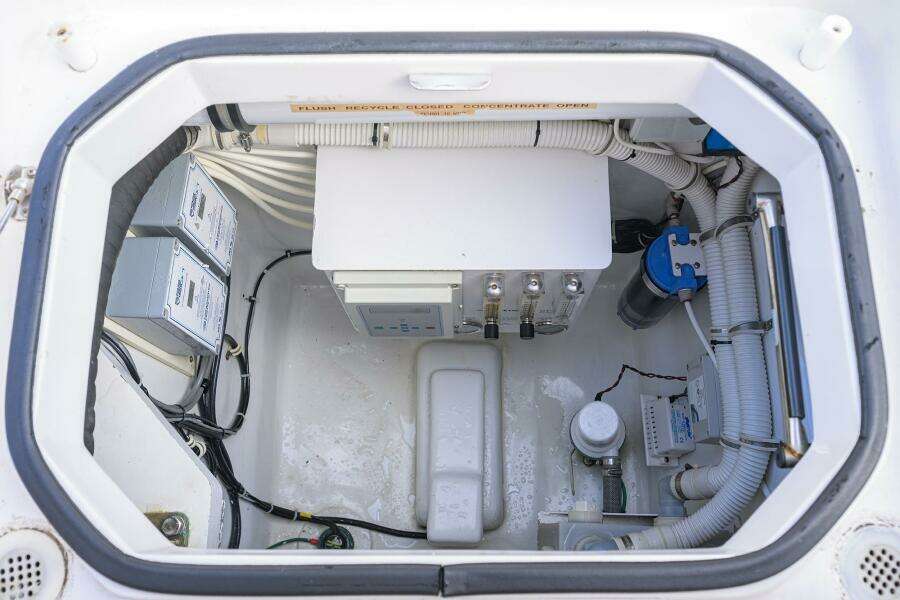 Hatteras 63 Reelin N Dealin - Exterior Cockpit