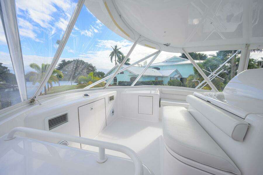 Hatteras 63 Reelin N Dealin - Exterior Flybridge