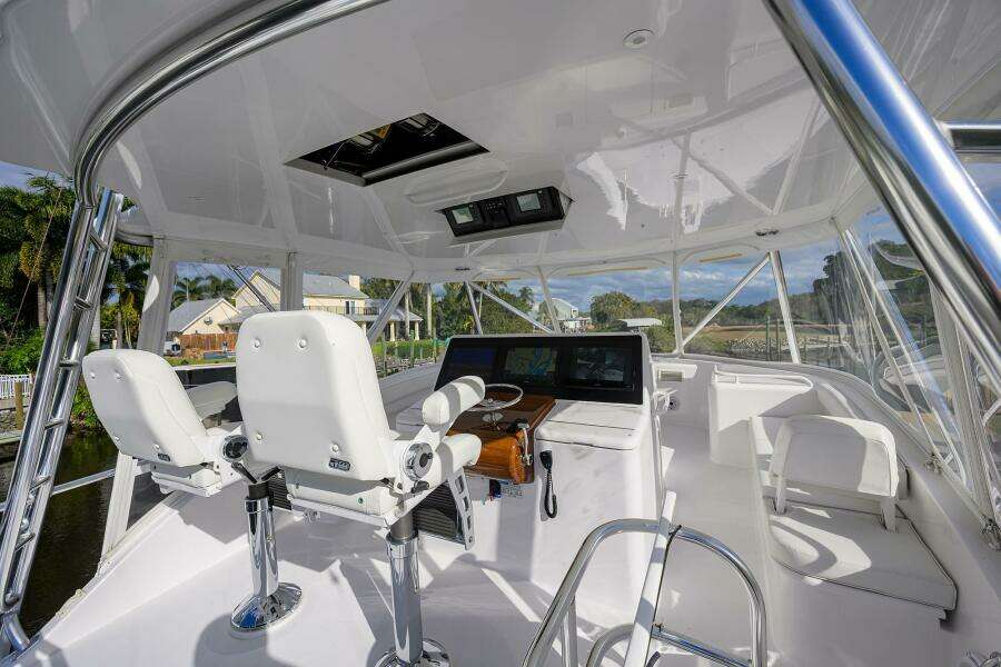 Hatteras 63 Reelin N Dealin - Exterior Flybridge