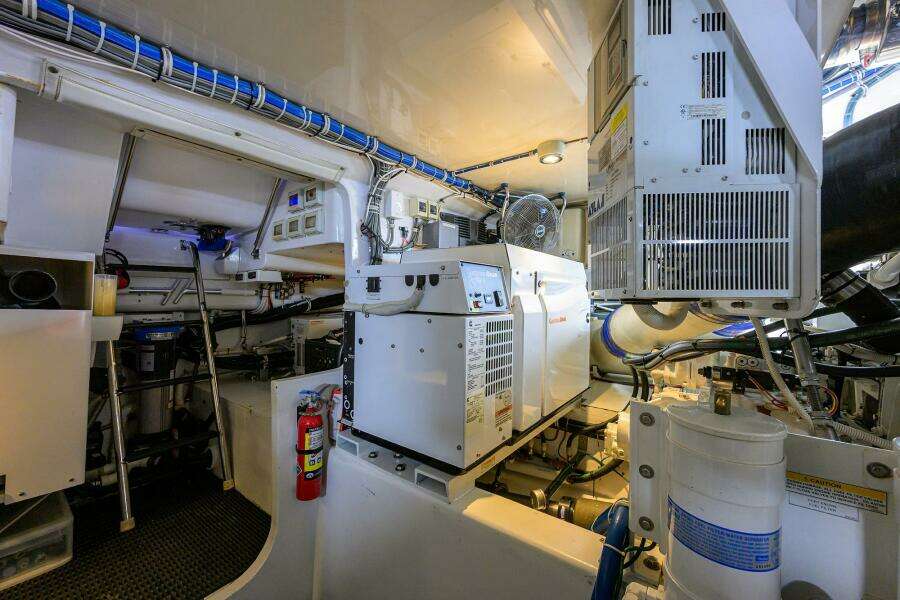 Hatteras 63 Reelin N Dealin - Engine Room