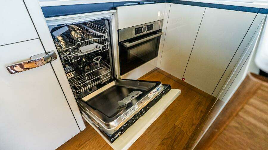 2022 Absolute 64 Navetta