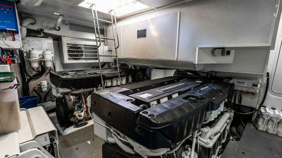 2022 Absolute 64 Navetta