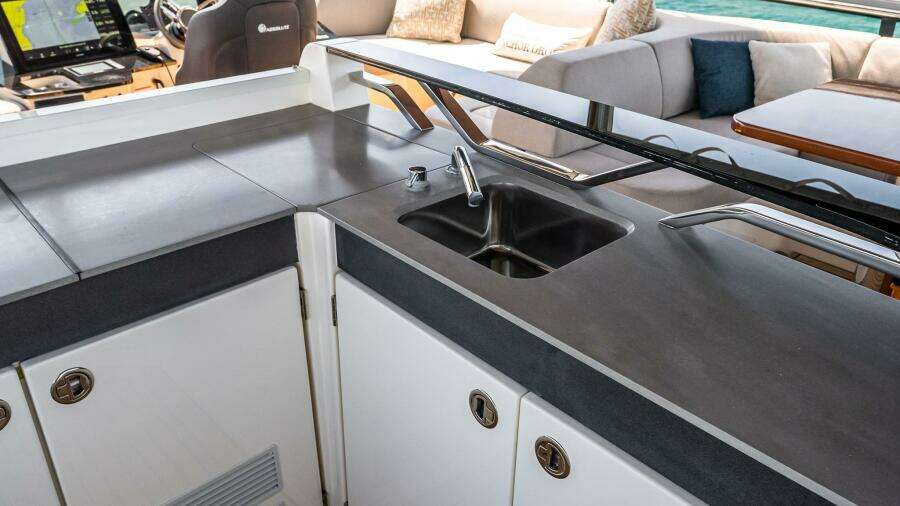 2022 Absolute 64 Navetta