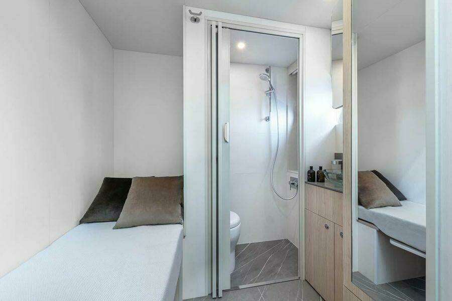 2022 Absolute 64 Navetta