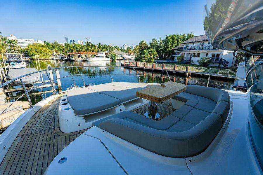 2022 Absolute 64 Navetta