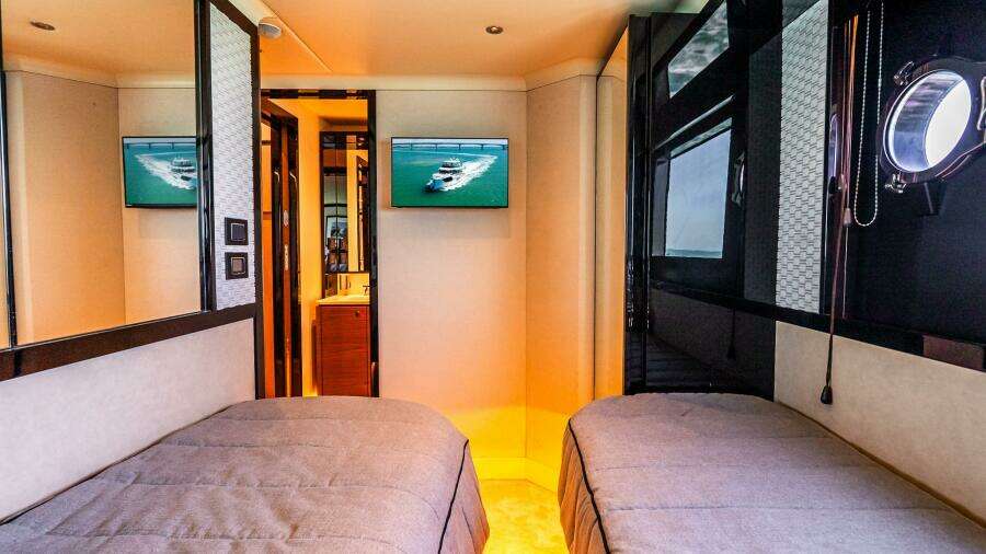 2022 Absolute 64 Navetta