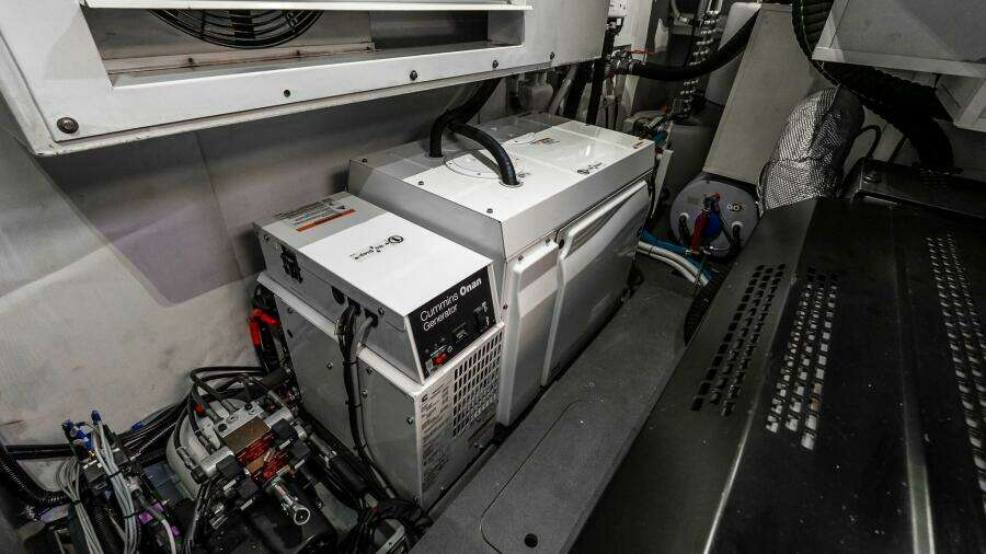 2022 Absolute 64 Navetta