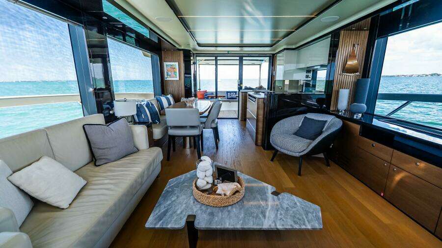 2022 Absolute 64 Navetta