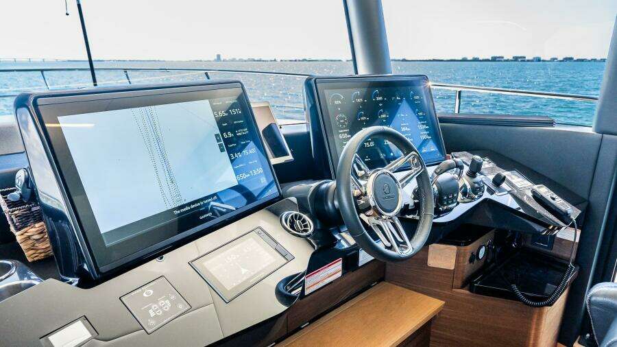 2022 Absolute 64 Navetta