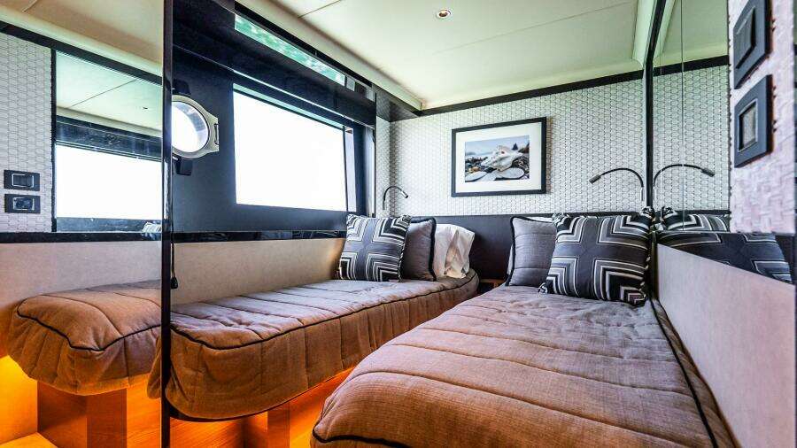 2022 Absolute 64 Navetta