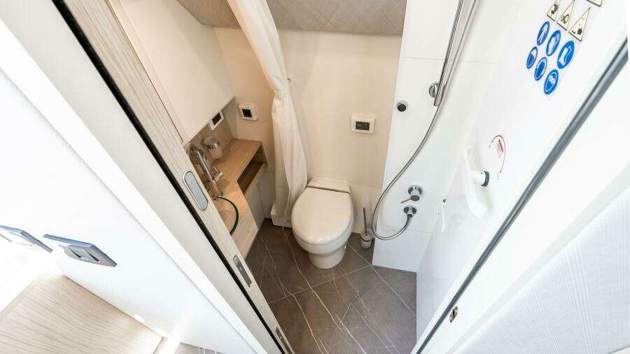 2022 Absolute 64 Navetta