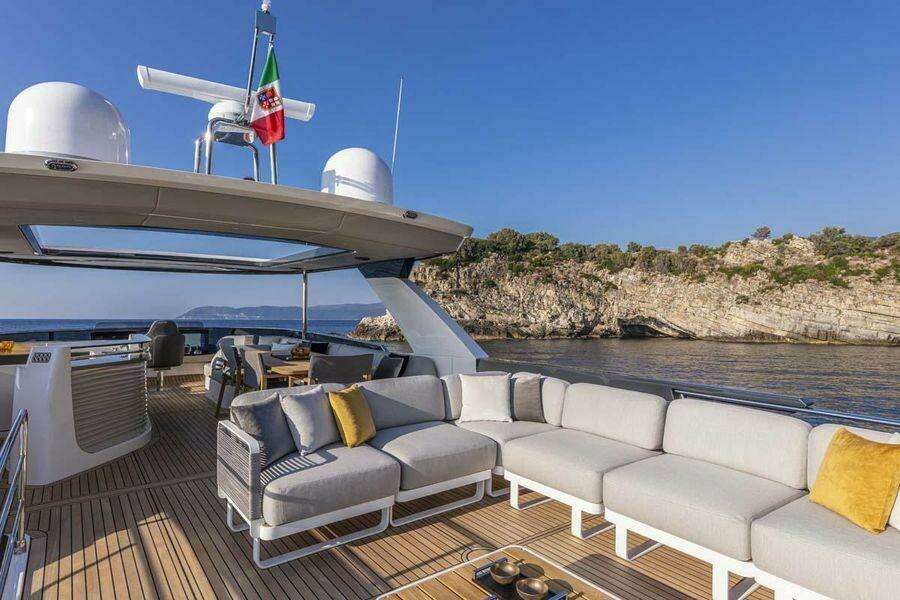 2022 Absolute 64 Navetta