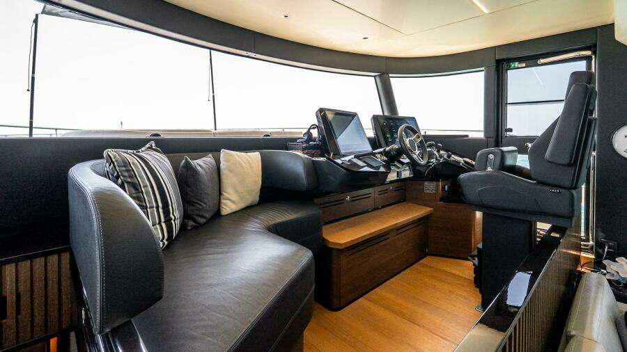 2022 Absolute 64 Navetta