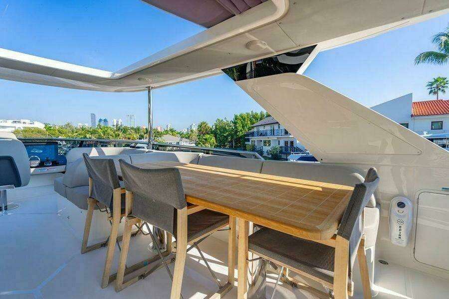 2022 Absolute 64 Navetta