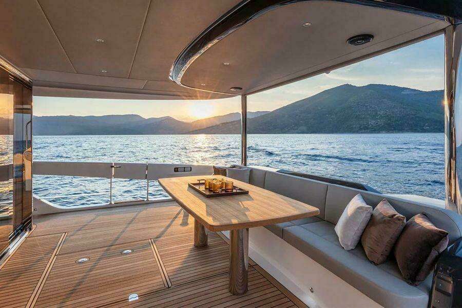 2022 Absolute 64 Navetta