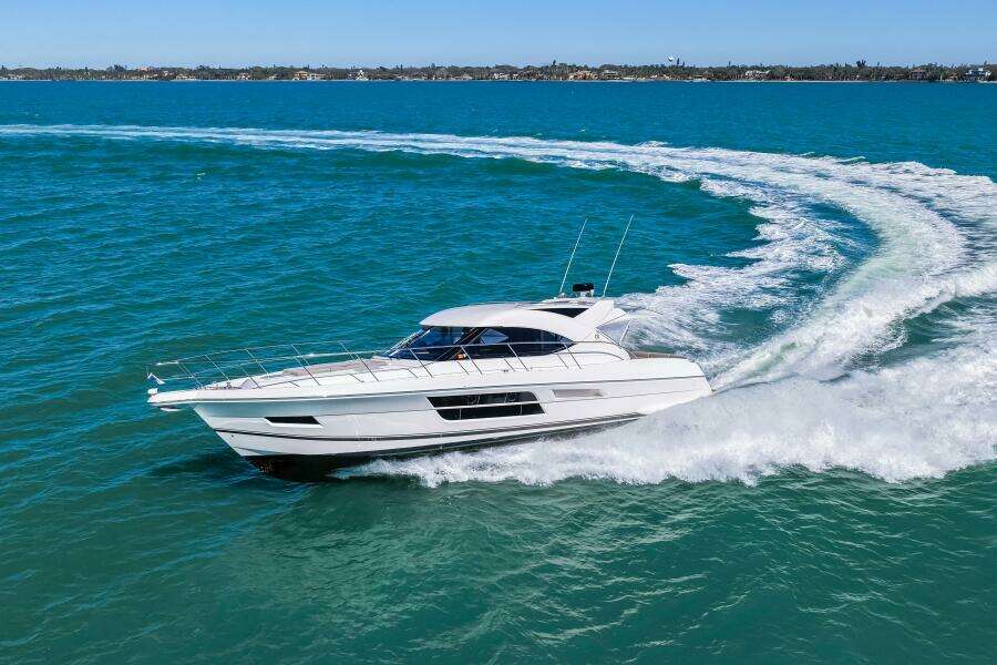 2016 Riviera 5000 Sport Yacht