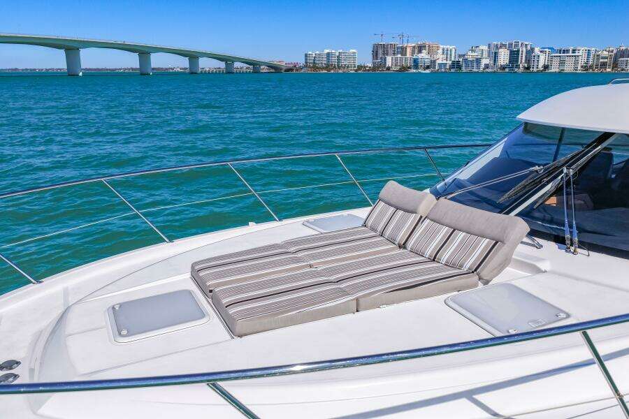 2016 Riviera 5000 Sport Yacht