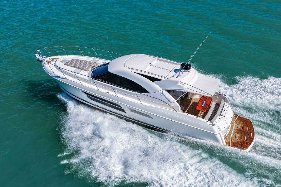 2016 Riviera 5000 Sport Yacht
