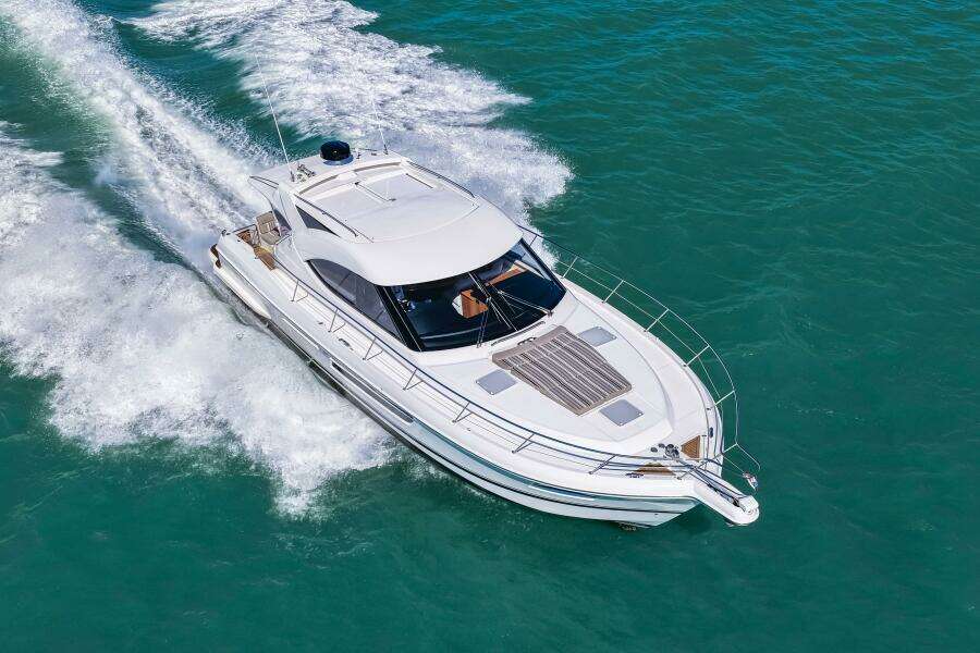 2016 Riviera 5000 Sport Yacht