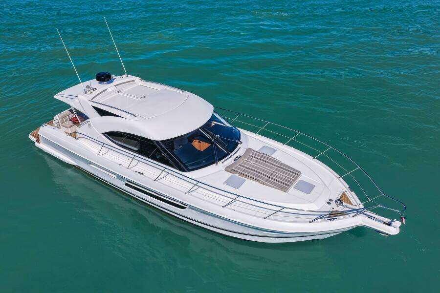 2016 Riviera 5000 Sport Yacht