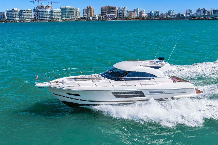 2016 Riviera 5000 Sport Yacht
