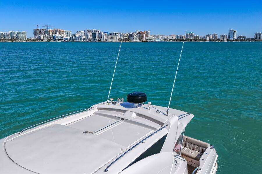 2016 Riviera 5000 Sport Yacht