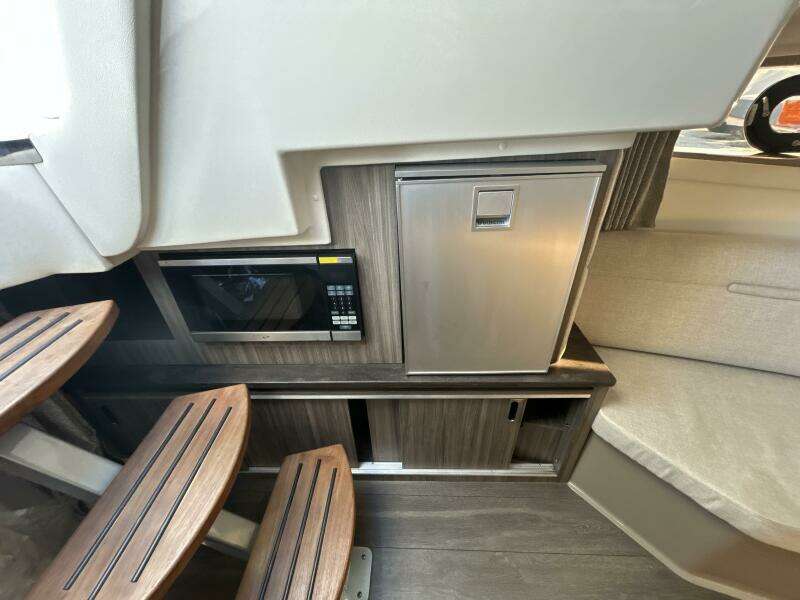 2021 Sea Ray 320 Sundancer