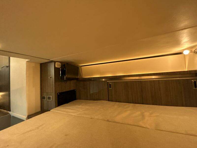 2021 Sea Ray 320 Sundancer