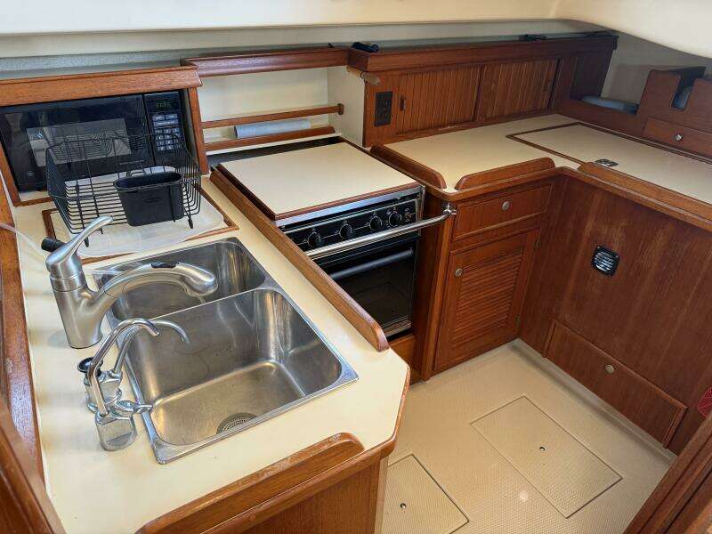 1999 Island Packet 380