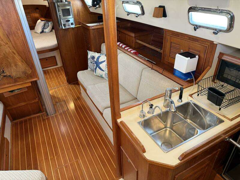 1999 Island Packet 380