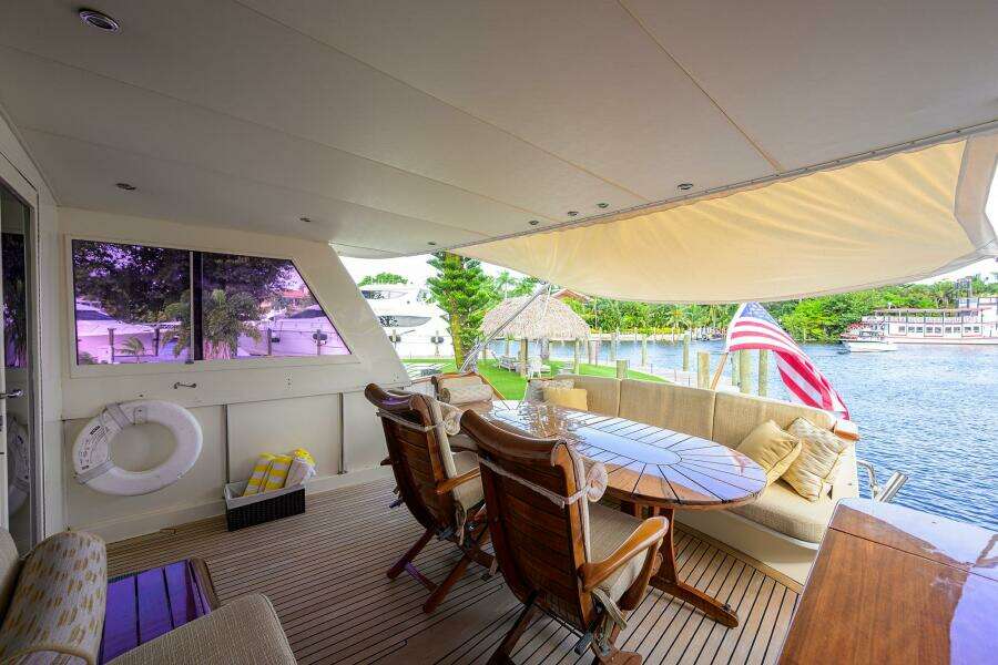 1991 Hatteras 78 Cockpit Motor Yacht