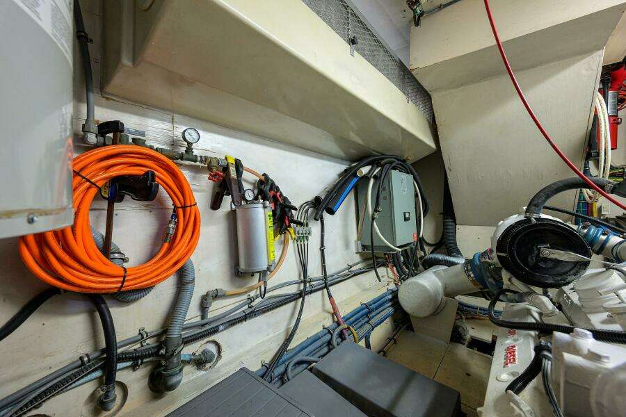 1991 Hatteras 78 Cockpit Motor Yacht