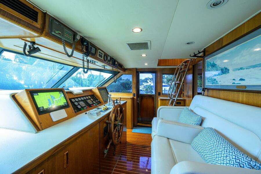 1991 Hatteras 78 Cockpit Motor Yacht