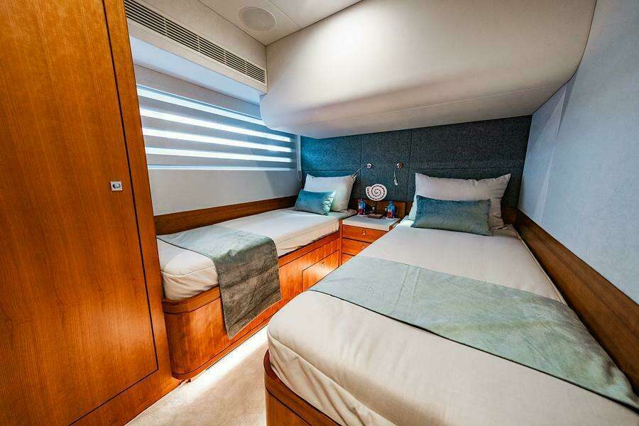 Stbd Guest Cabin Looking Aft  