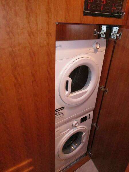 Foyer Washer/Dryer    