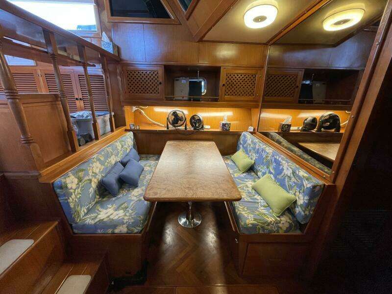 1987 Heritage East 40 Sundeck