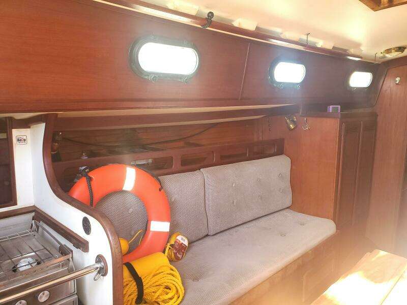 1987 Cape Dory 330