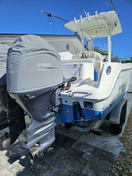 2017 Robalo 
