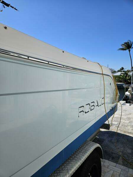 2017 Robalo 