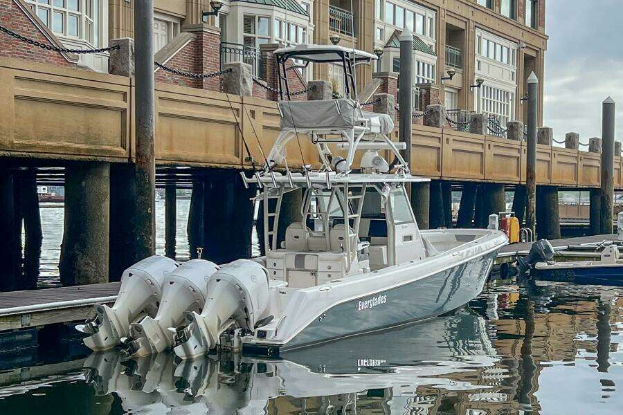 2017 Everglades 355 CC