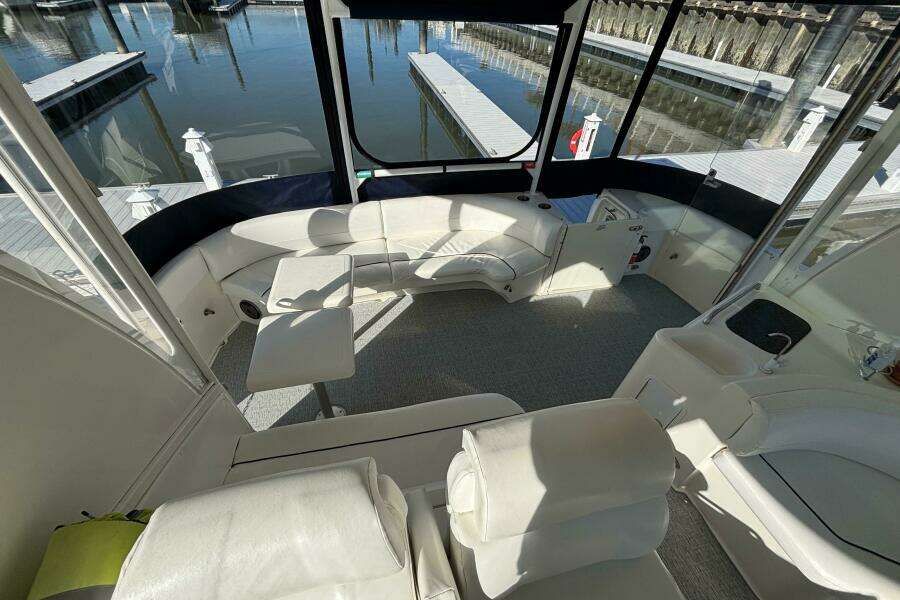 2005 Cruisers Yachts 455 Express Motor Yacht