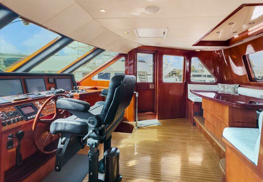 2005 Ocean Alexander 