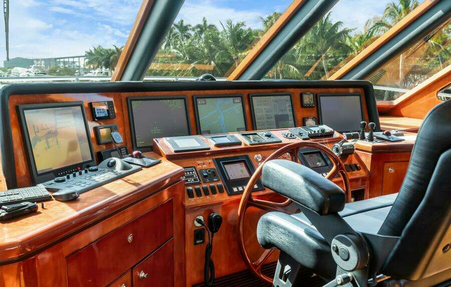 2005 Ocean Alexander 