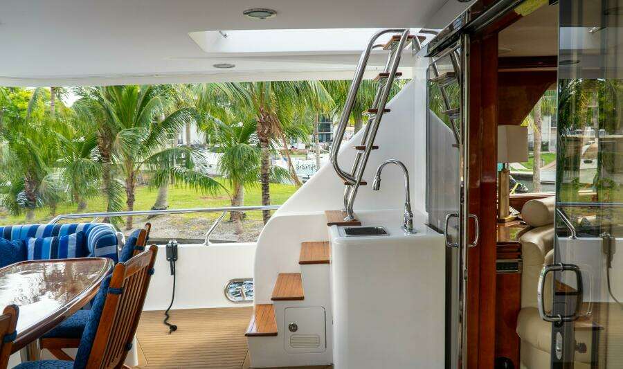 2005 Ocean Alexander 