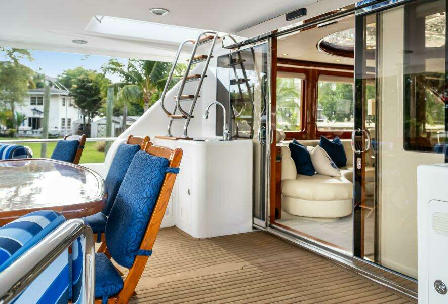 2005 Ocean Alexander 